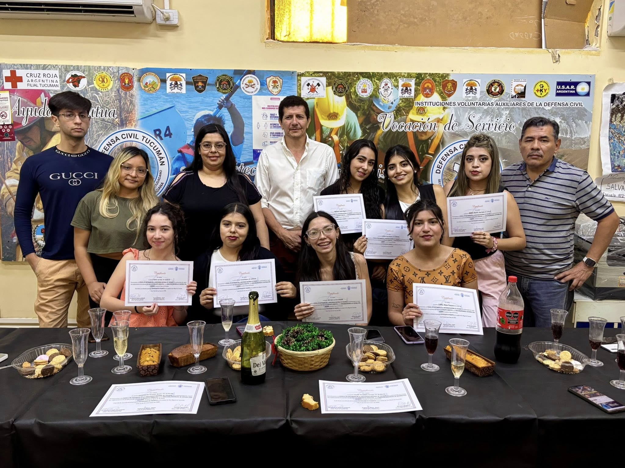 Entrega de certificados a los alumnos de la Escuela Universitaria de Enfermeria que finalizaron su período de pasantía educativa en el Centro de Atención Telefónica 103 de nuestra Dirección.